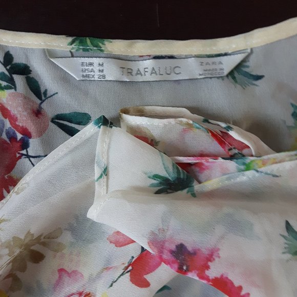Trafaluc Sheer Floral Top - Picture 4 of 4